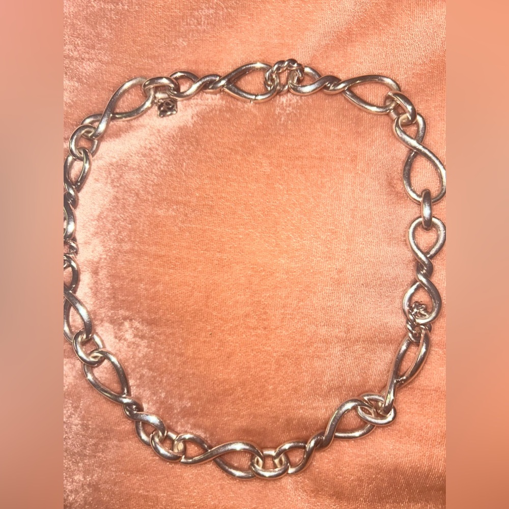 Like new. Sterling silver. David Yurman, 18 inch continuance large necklace.